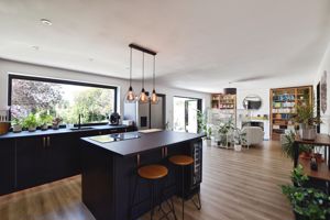 Photo 16- click for photo gallery